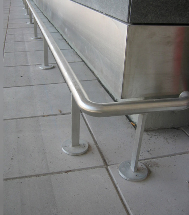 floor mounted bump rail